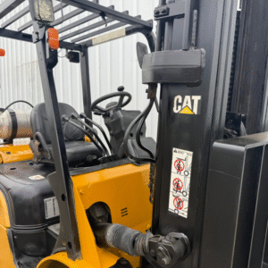 Grua Caterpillar 2.5 Toneladas